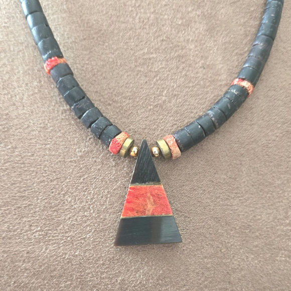 Vintage  Shell Native American Heishi and Red Coral‎ Inlay Triangle Necklace 15" - Picture 6 of 6